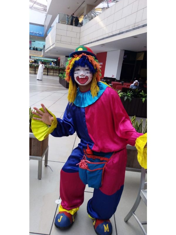 Clown With Balloon Twisting